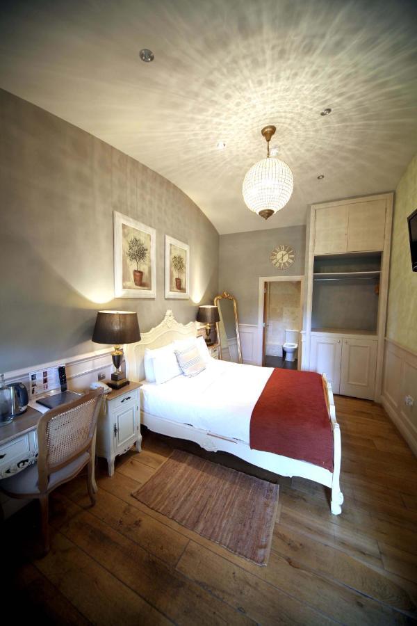 The Crown At Playhatch 3*