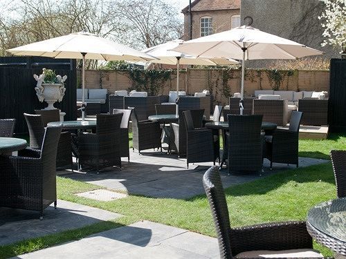 The Crown At Playhatch 3* Reading